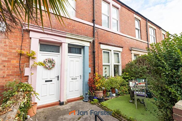 2 Bedroom Flat For Sale In Cromwell Terrace, North Shields, NE29