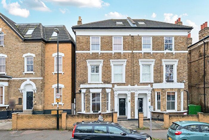 3 Bedroom Flat To Rent In Albion Way, London, SE13