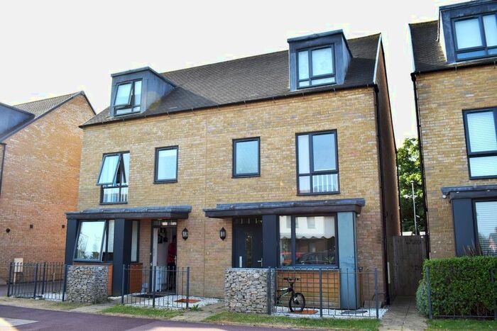 4 Bedroom Semi-Detached House To Rent In Hayton Way, Tattenhoe Park, Milton Keynes, MK4