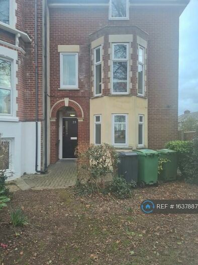 2 Bedroom Flat To Rent In Portsmouth Road, Cosham, PO6