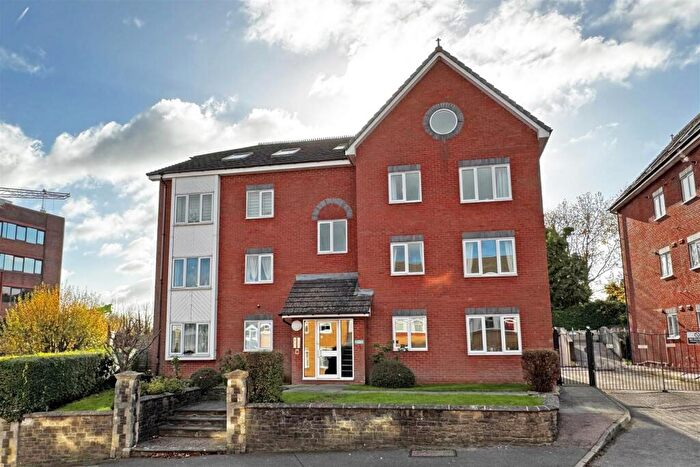 1 Bedroom Flat For Sale In Chapel Road, Redhill, RH1