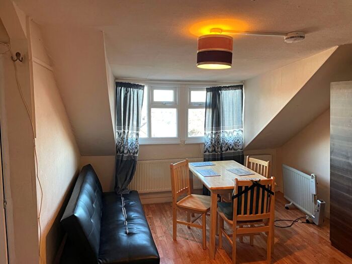 Studio To Rent In Audley Road, Hendon London, NW4