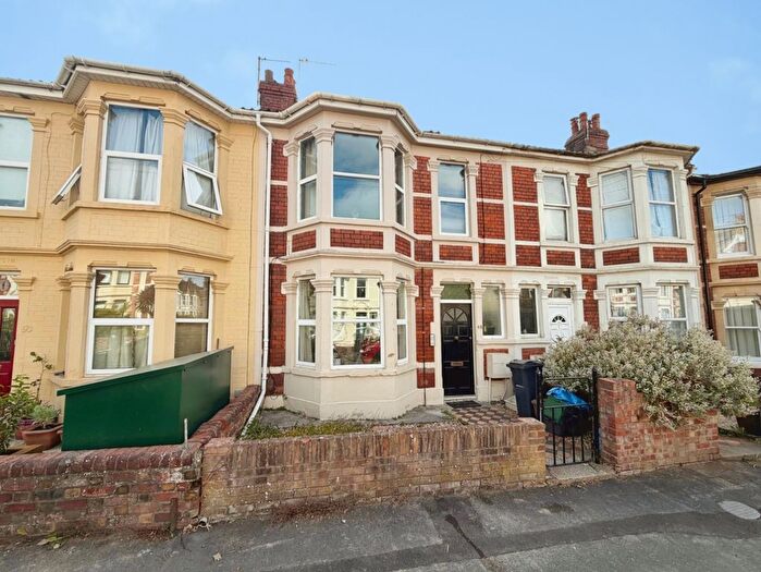 2 Bedroom Flat For Sale In Grove Park, Bristol, BS4
