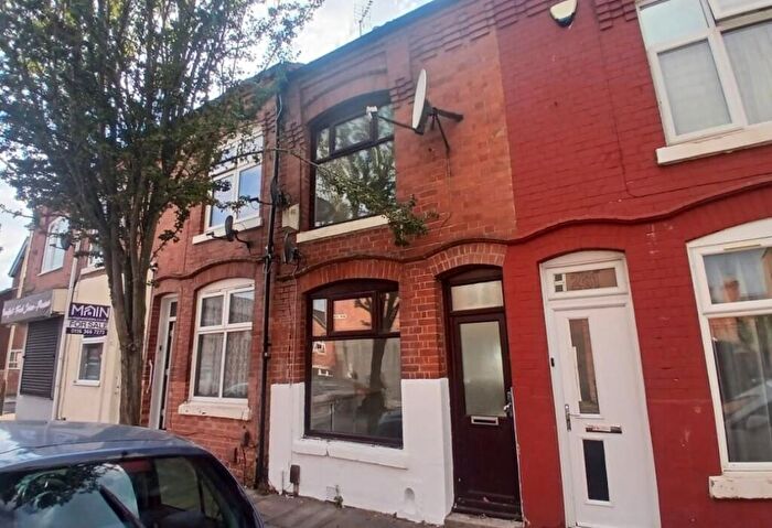 3 Bedroom Terraced House For Sale In Mere Road, Highfields, Leicester, LE5