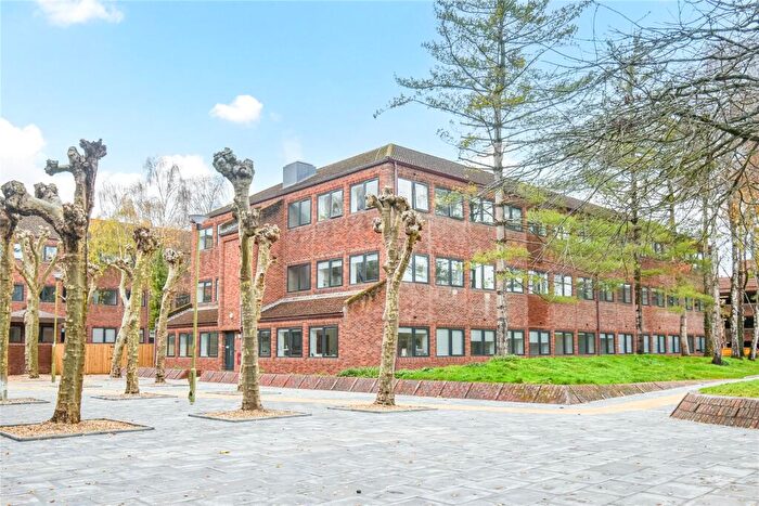 2 Bedroom Apartment To Rent In Strawberry Hill, Newbury, Berkshire, RG14