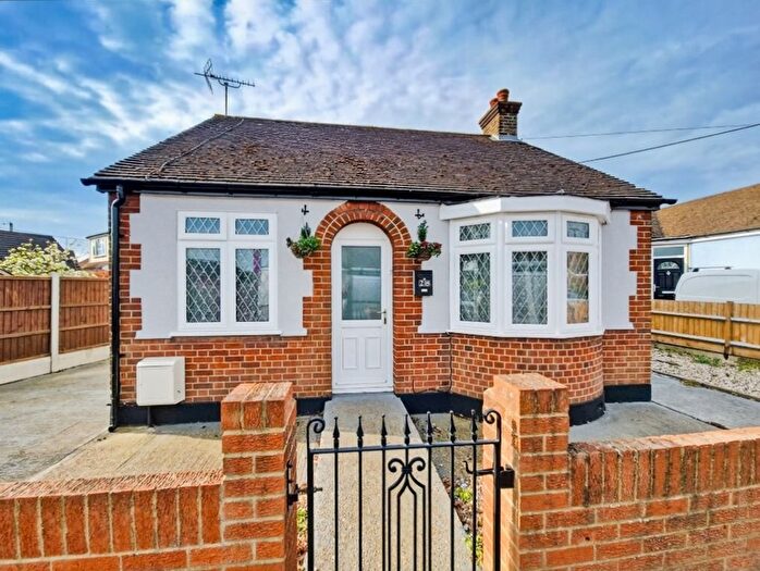 2 Bedroom Bungalow For Sale In Feeches Road, Southend-On-Sea, SS2