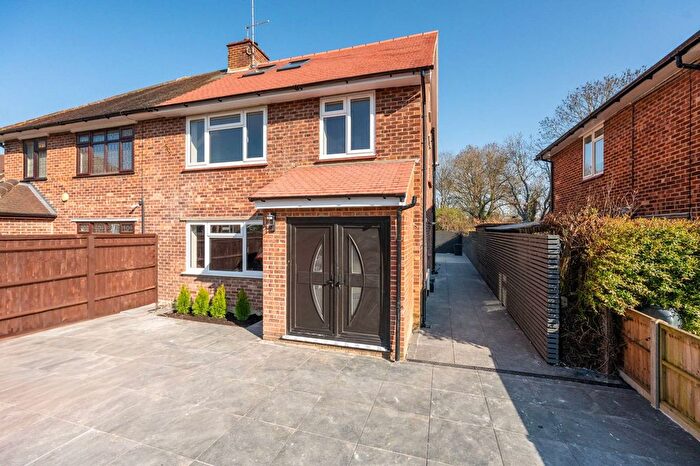 5 Bedroom Semi Detached House For Sale In Keepers Farm Close, Windsor, SL4