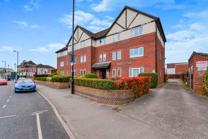 2 Bedroom Flat To Rent In Romsey Court, Howard Road, Shirley, Southampton, Hampshire, SO15