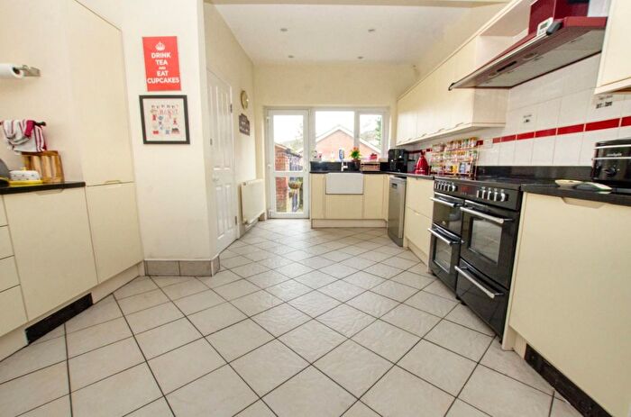 5 Bedroom Detached House For Sale In Bitterne Road West, Southampton, SO18