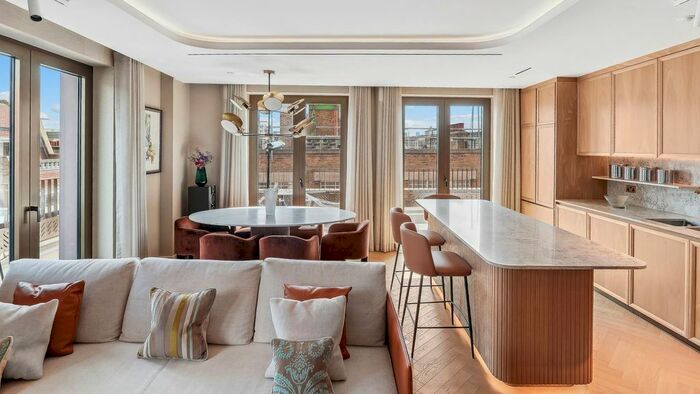 3 Bedroom Flat To Rent In Fareham Street, London, W1F