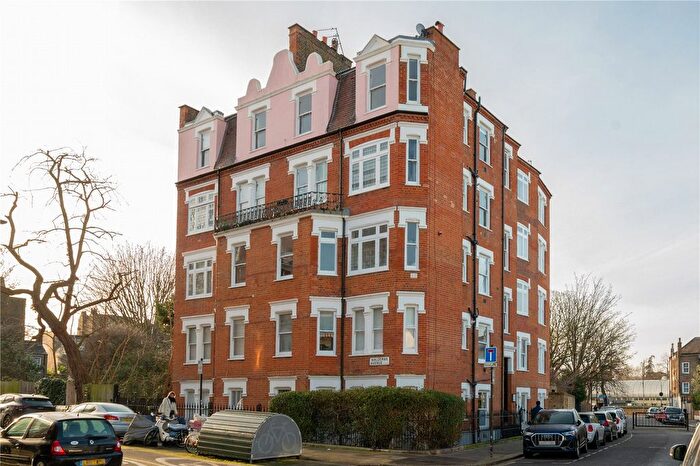 1 Bedroom Flat To Rent In Waldemar Avenue Mansions, Waldemar Avenue, London, SW6