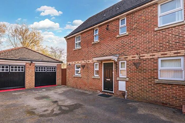 4 Bedroom Detached House For Sale In Sandhill Way, Aylesbury, HP19