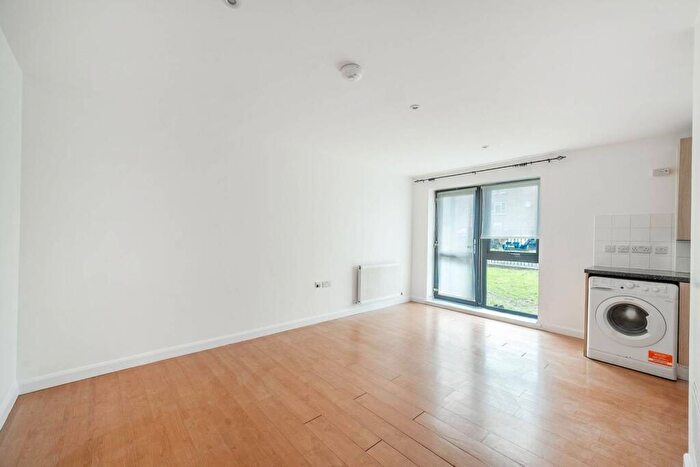 1 Bedroom Flat For Sale In Chandos Parade, Edgware, HA8