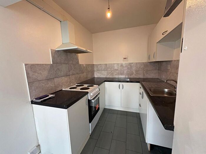 3 Bedroom Flat To Rent In Trinity Avenue, Northampton, NN2