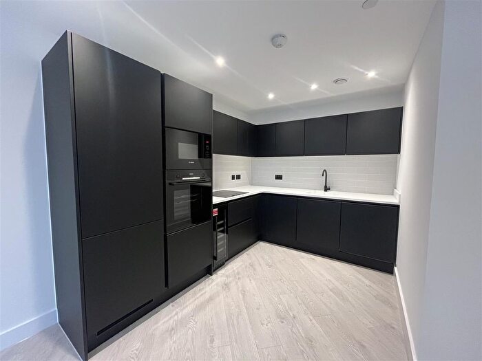 1 Bedroom Flat To Rent In Th Floor Vista River Gardens, Manchester, M3