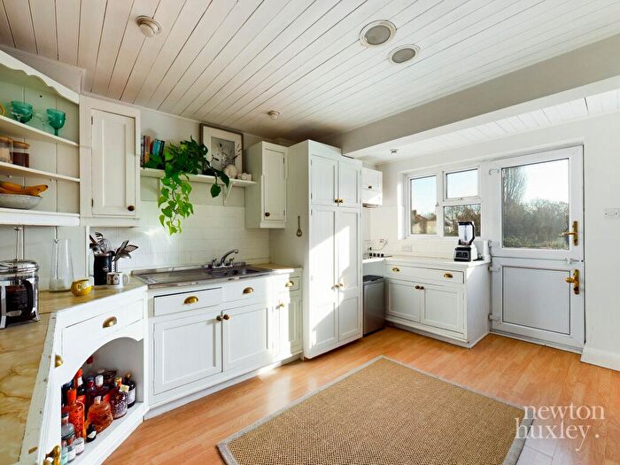 3 Bedroom Apartment For Sale In Manor Road North, Esher, KT10