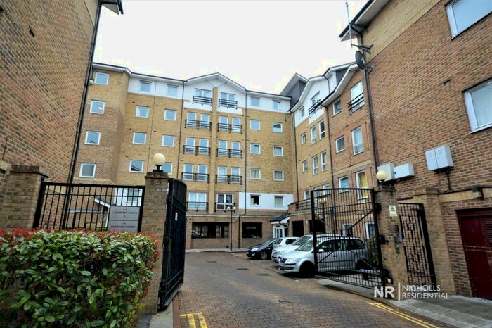 2 Bedroom Flat To Rent In Melbourne Road, Wallington, Surrey., SM6