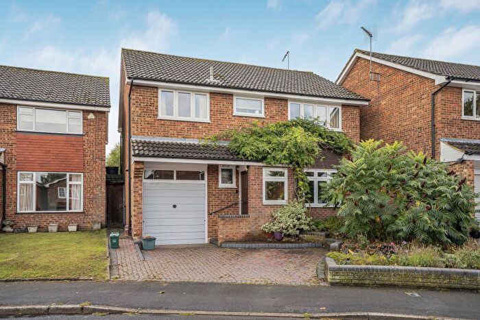 4 Bedroom Detached House For Sale In Broadstone Road, Harpenden, AL5