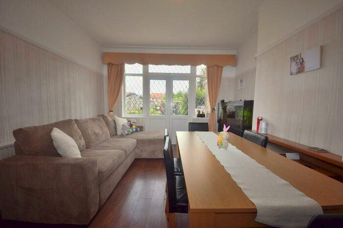 3 Bedroom Terraced House To Rent In Grangeway Gardens, Redbridge, IG4