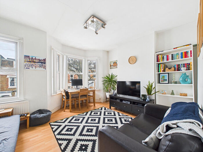 2 Bedroom Flat For Sale In Mossbury Road, London, SW11