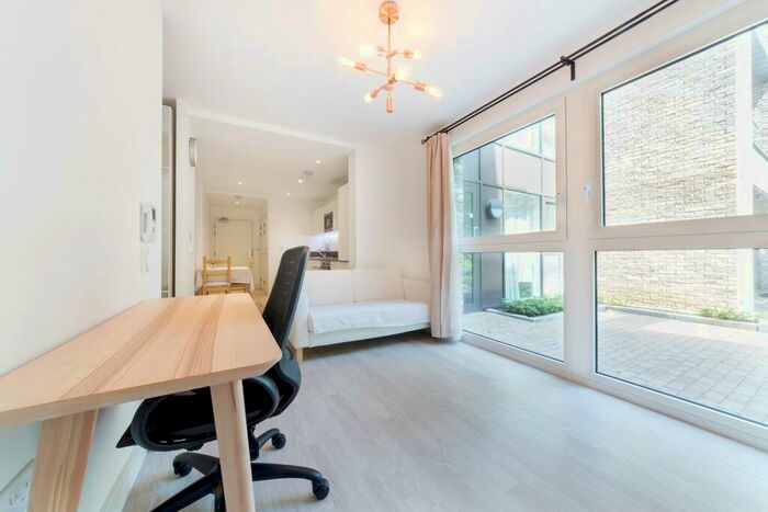 Apartment To Rent In Copenhagen Court, Pell Street, London, SE8