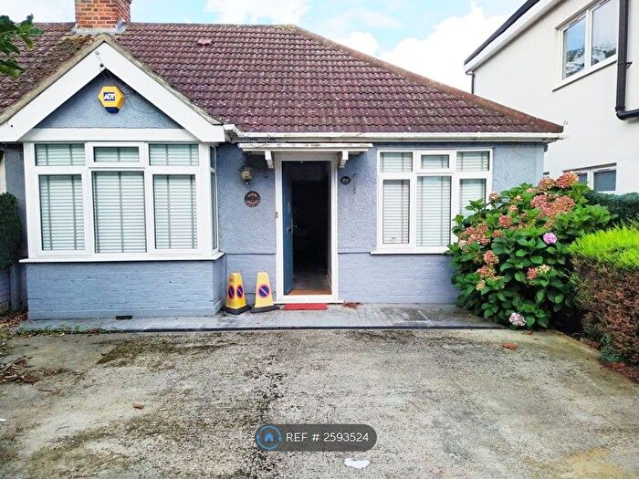 3 Bedroom Bungalow To Rent In Eastcote Lane, Northolt, UB5