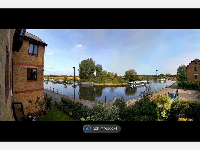 2 Bedroom Flat To Rent In Riverside Close, London, E5