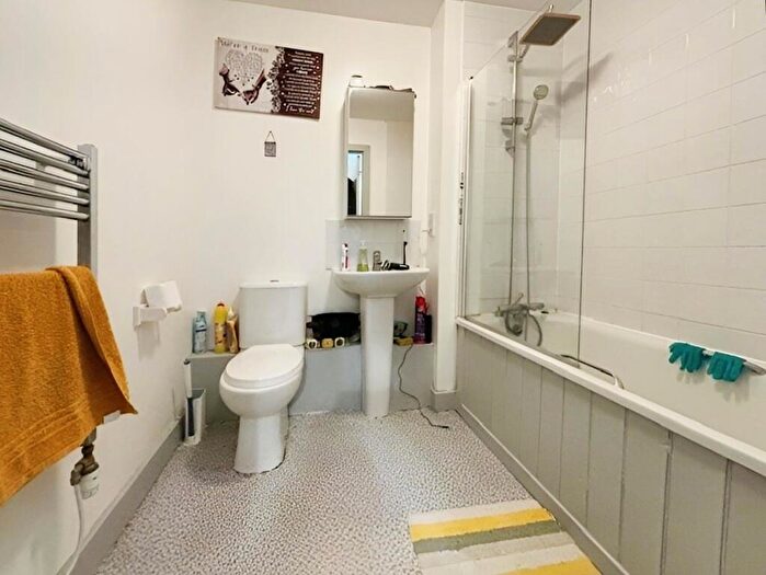 2 Bedroom Flat For Sale In Cotterells, Hemel Hempstead, HP1