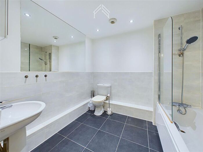 1 Bedroom Flat To Rent In Corbins Lane, Harrow, HA2