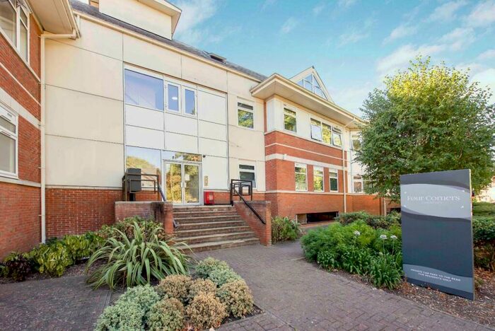 1 Bedroom Flat To Rent In Pound Road, Chertsey, KT16