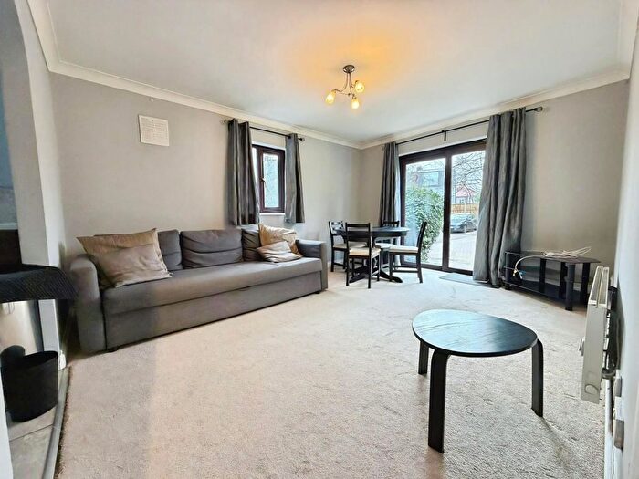 2 Bedroom Flat To Rent In Lampton Road, Hounslow, TW3