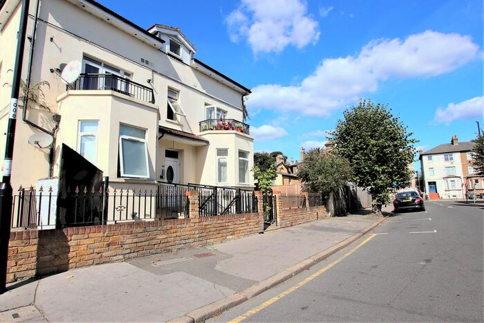 1 Bedroom Flat To Rent In Kidderminster Road, Croydon, CR0