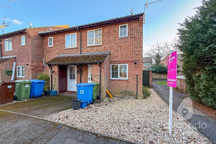 2 Bedroom End Of Terrace House For Sale In Marlborough View, Farnborough, Hampshire, GU14