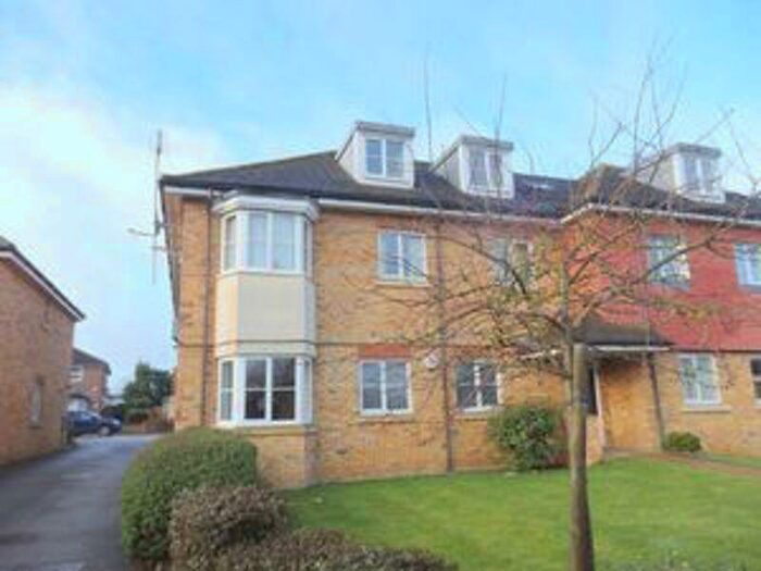 2 Bedroom Flat To Rent In Windmill Lane, Epsom, KT17