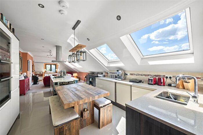 3 Bedroom Flat For Sale In Swakeleys Road, Ickenham, Uxbridge, UB10