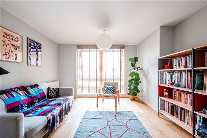 2 Bedroom Apartment For Sale In Cordwainer House, London Fields, E8