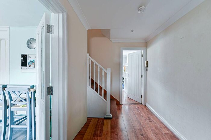 3 Bedroom Maisonette To Rent In Moyser Road, Furzedown, London, SW16