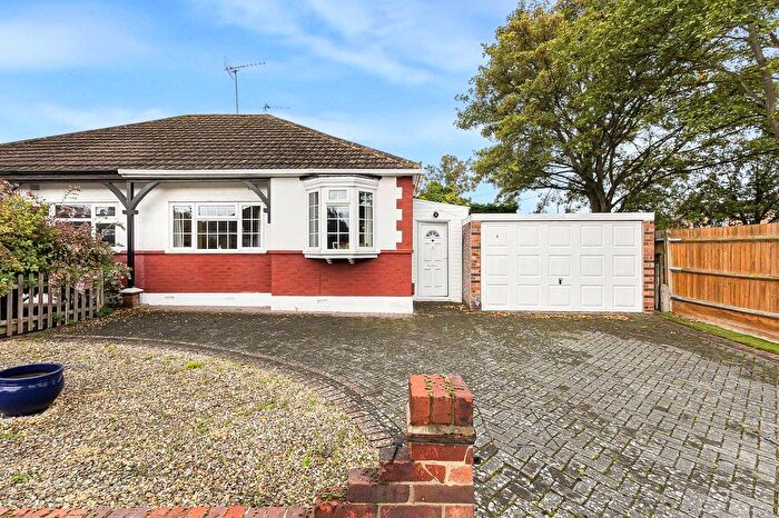 2 Bedroom Bungalow For Sale In Wesley Close, St Pauls Cray, Kent, BR5