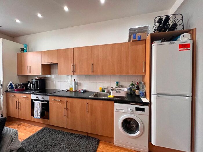 1 Bedroom Flat To Rent In Flat, Walworth Road, London, SE17