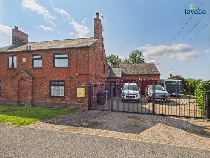 3 Bedroom Semi-Detached House For Sale In Midge Inn Cottages, Hatton, LN8