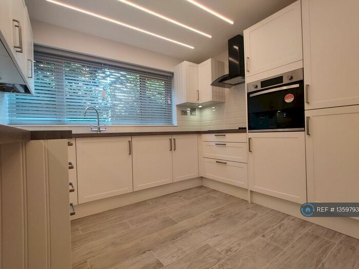 2 Bedroom Flat To Rent In Sunningfields Road, London, NW4