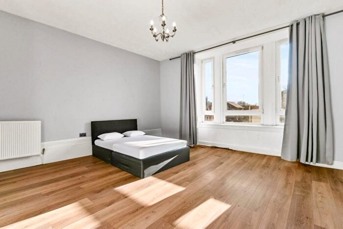 3 Bedroom Flat For Sale In Paisley Road West, Kinning Park, G51