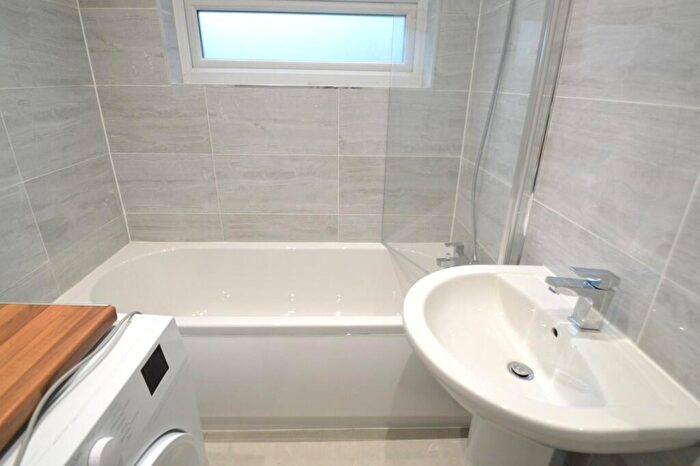 5 Bedroom Terraced House To Rent In Bebbington Road, London, SE18