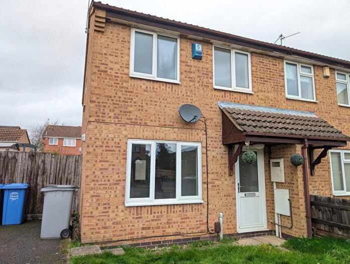 3 Bedroom Semi Detached House To Rent In Swinburne Close, Kettering, NN16