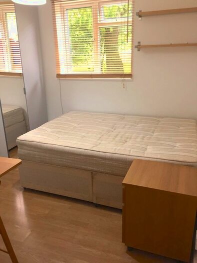 Studio To Rent In Queens Road, London, NW4