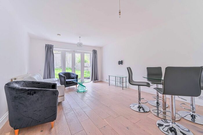 2 Bedroom Maisonette To Rent In Montrell Road, Streatham Hill, London, SW2