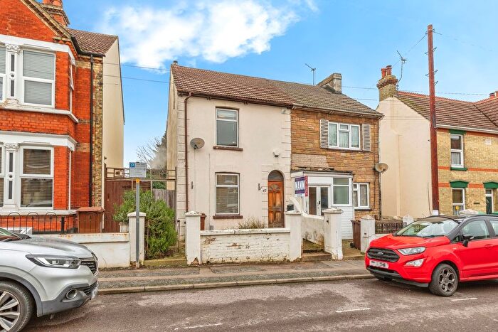 2 Bedroom End Terrace House For Sale In Stopford Road, Gillingham, Kent, ME7
