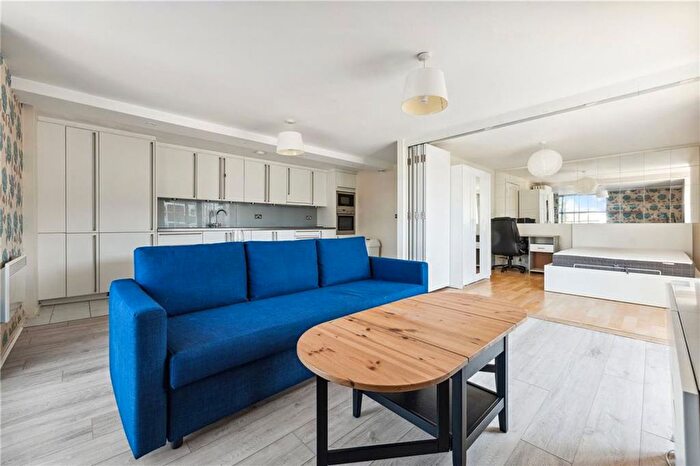 2 Bedroom Flat To Rent In Bazalgette Court, London, W6