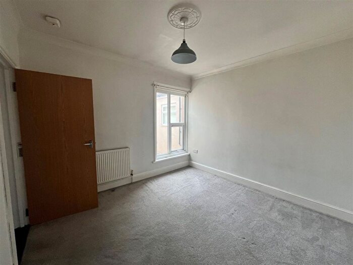 2 Bedroom Flat To Rent In Copnor Road, Portsmouth, PO3