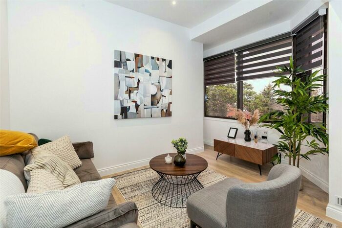 2 Bedroom Flat For Sale In London Road, Slough, Berkshire, SL3